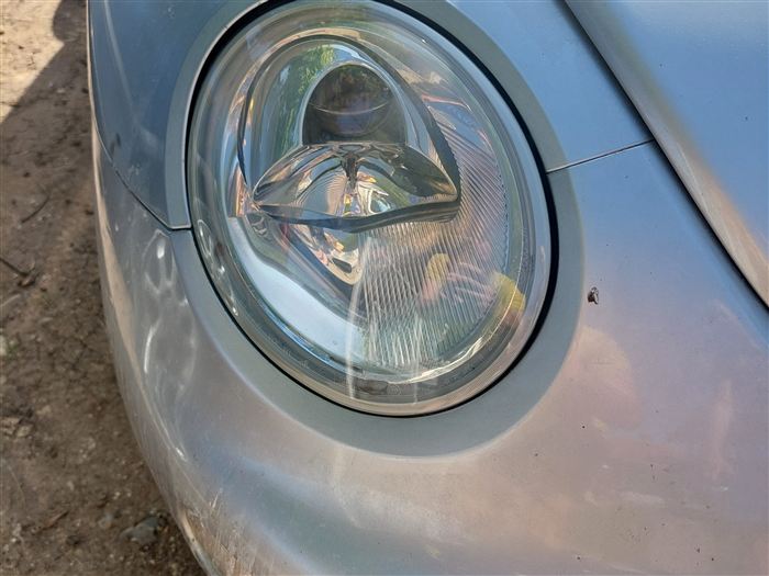 Polimerizacija farova Niš — VW Buba, far posle obnove
