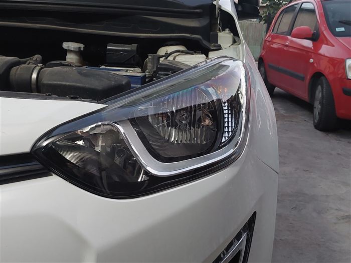 Polimerizacija farova Niš — Hyundai i20, far posle obnove