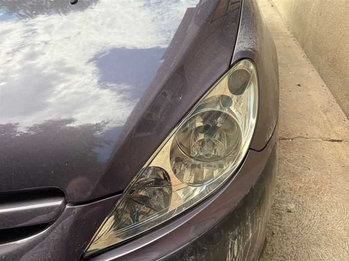 Polimerizacija farova Niš — Peugeot 307, far posle obnove